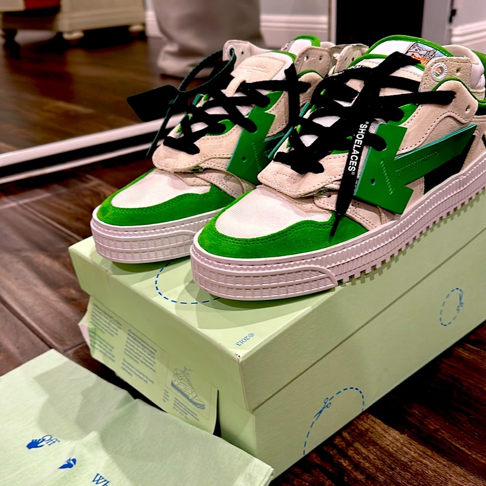 Off-White c/o Virgil Abloh shows in white and green